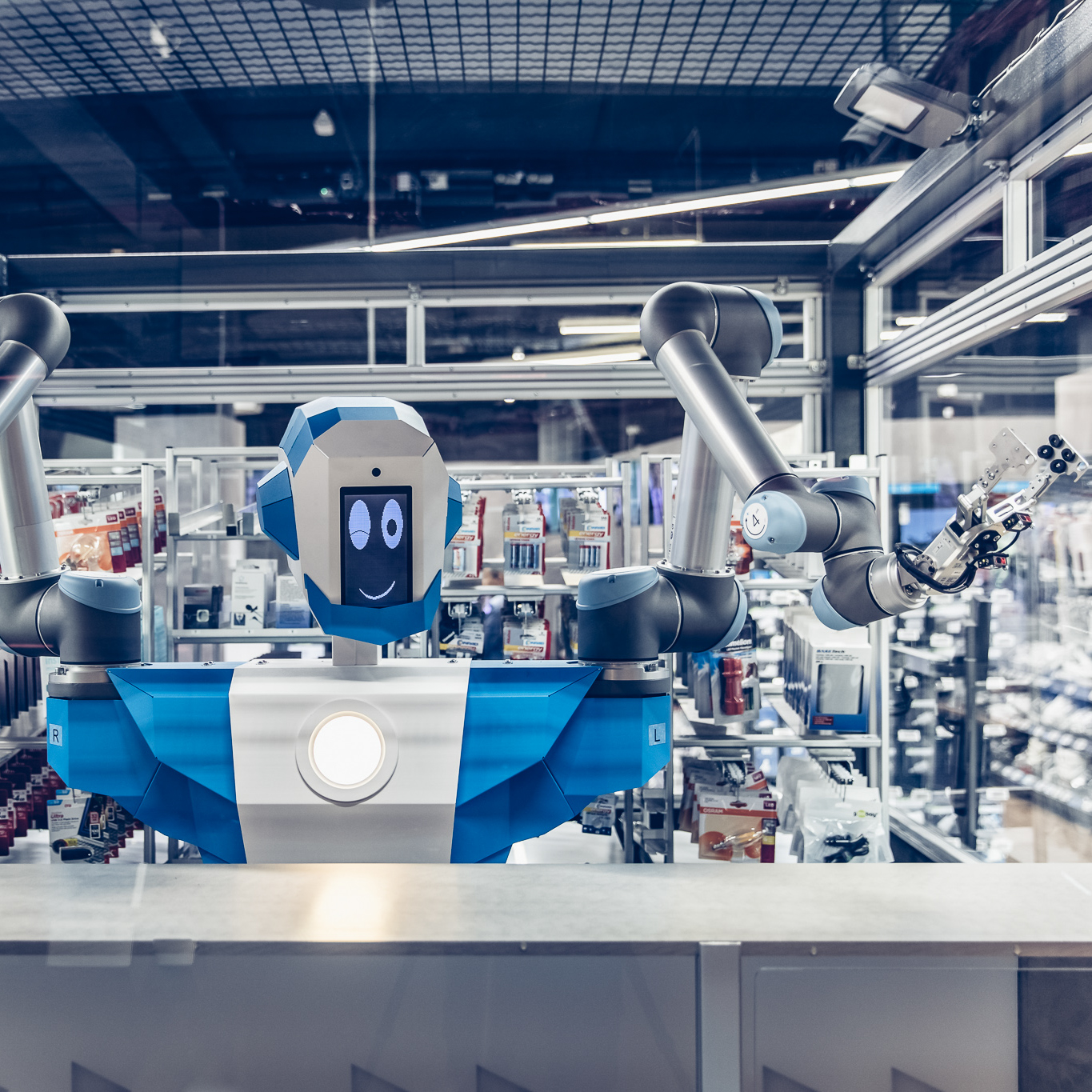 Conrad Electronic SE - Erster Ausgaberoboter in Berlin