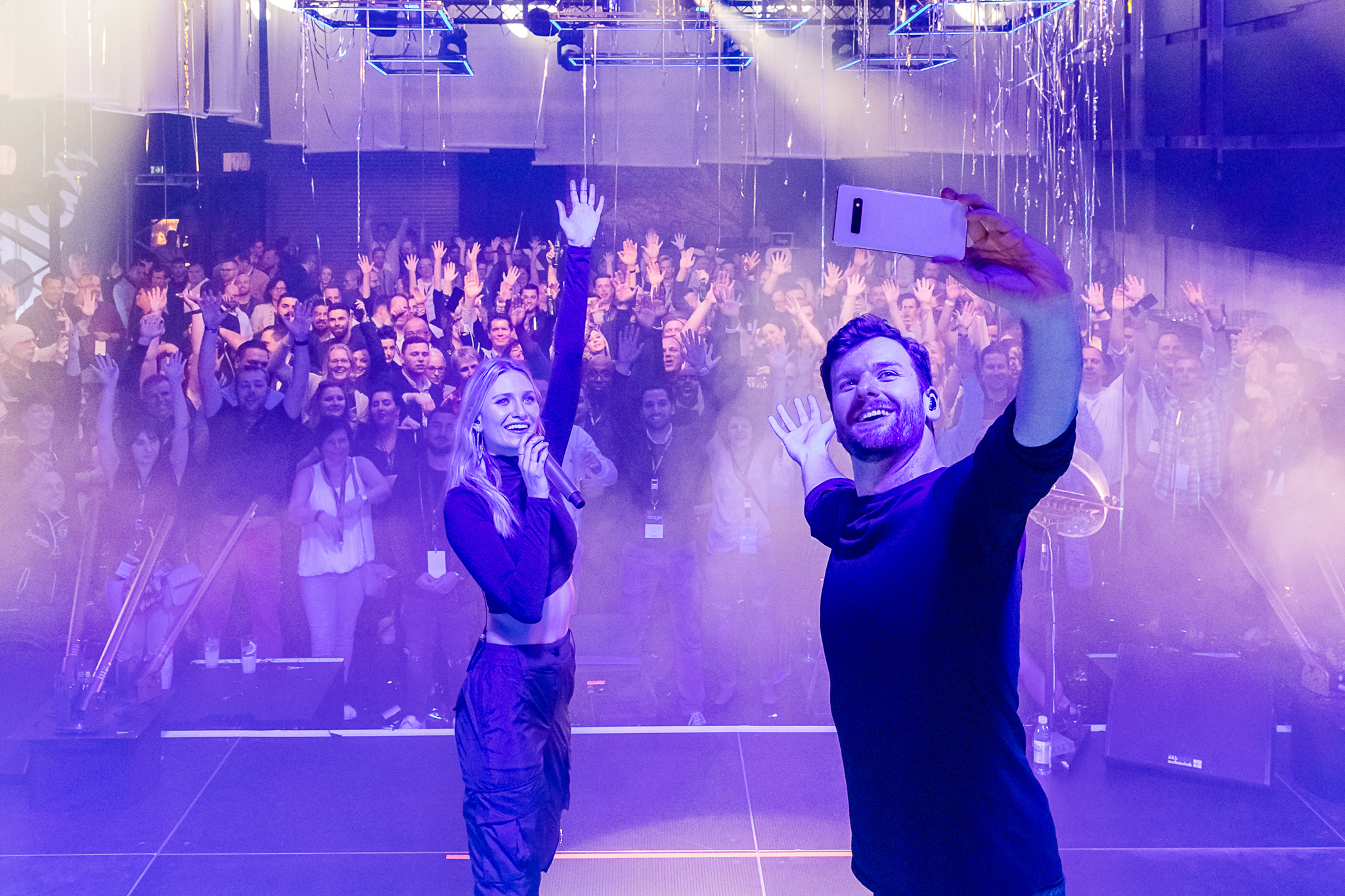 SAMSUNG Galaxy S10 on stage Berlin - Glasperlenspiel